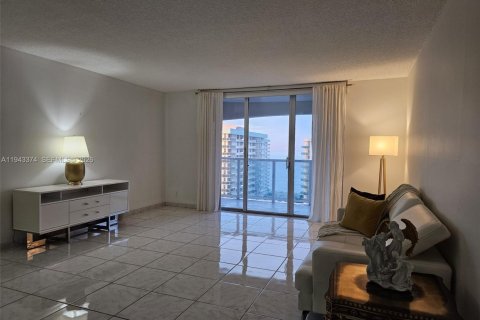 Copropriété à vendre à Hollywood, Floride: 2 chambres, 117.99 m2 № 1999638 - photo 14