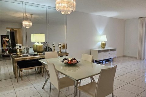 Copropriété à vendre à Hollywood, Floride: 2 chambres, 117.99 m2 № 1999638 - photo 11