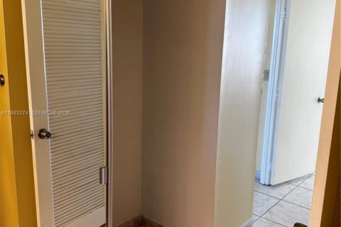 Copropriété à vendre à Hollywood, Floride: 2 chambres, 117.99 m2 № 1999638 - photo 21