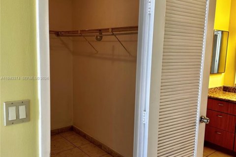 Copropriété à vendre à Hollywood, Floride: 2 chambres, 117.99 m2 № 1999638 - photo 22