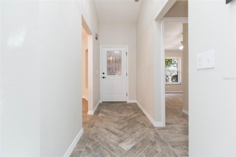 House in Zephyrhills, Florida 2 bedrooms, 138.98 sq.m. № 2393591 - photo 6