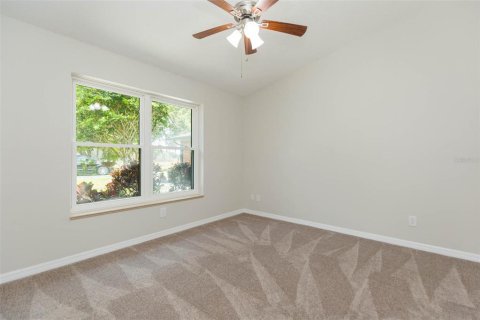 House in Zephyrhills, Florida 2 bedrooms, 138.98 sq.m. № 2393591 - photo 15