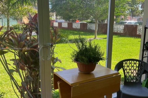 Condo in Hallandale Beach, Florida, 2 bedrooms № 1959924 - photo 15