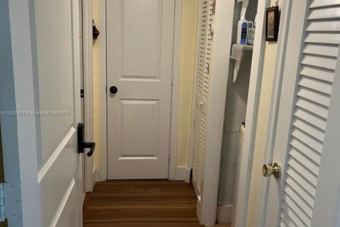 Condo in Hallandale Beach, Florida, 2 bedrooms № 1959924 - photo 14