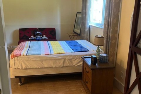 Condo in Hallandale Beach, Florida, 2 bedrooms № 1959924 - photo 12