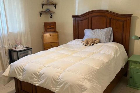 Condo in Hallandale Beach, Florida, 2 bedrooms № 1959924 - photo 7