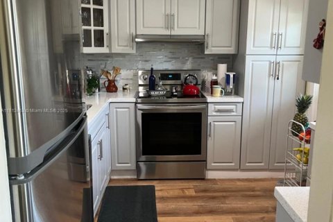 Condo in Hallandale Beach, Florida, 2 bedrooms № 1959924 - photo 5