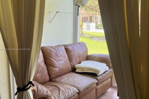 Condo in Hallandale Beach, Florida, 2 bedrooms № 1959924 - photo 16