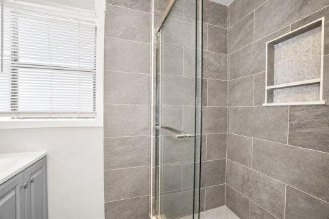 Villa ou maison à louer à Largo, Floride: 1 chambre, 47.57 m2 № 2413777 - photo 12
