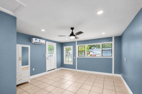 Villa ou maison à louer à Largo, Floride: 1 chambre, 47.57 m2 № 2413777 - photo 3