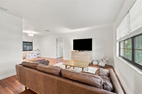 House in Orlando, Florida 4 bedrooms, 149.2 sq.m. № 2393503 - photo 8