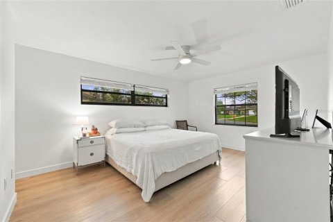 House in Orlando, Florida 4 bedrooms, 149.2 sq.m. № 2393503 - photo 21