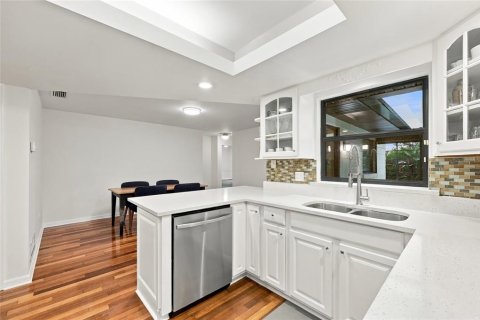 House in Orlando, Florida 4 bedrooms, 149.2 sq.m. № 2393503 - photo 14