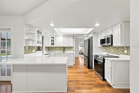 House in Orlando, Florida 4 bedrooms, 149.2 sq.m. № 2393503 - photo 12