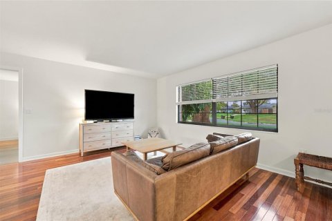 House in Orlando, Florida 4 bedrooms, 149.2 sq.m. № 2393503 - photo 6