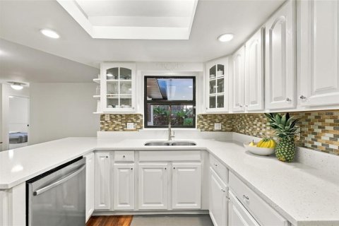 House in Orlando, Florida 4 bedrooms, 149.2 sq.m. № 2393503 - photo 13