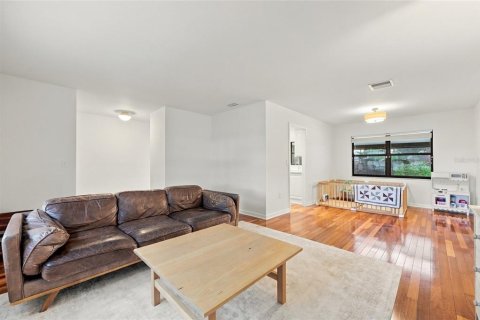 House in Orlando, Florida 4 bedrooms, 149.2 sq.m. № 2393503 - photo 11