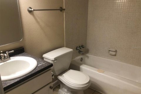 Condo in Gainesville, Florida, 2 bedrooms  № 1598452 - photo 10