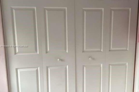 Купить таунхаус в Майами, Флорида 3 спальни, 145.39м2, № 2017009 - фото 22