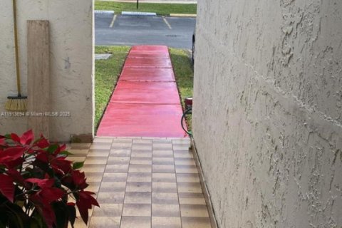 Купить таунхаус в Майами, Флорида 3 спальни, 145.39м2, № 2017009 - фото 4