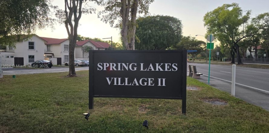 Таунхаус в Майами, Флорида 3 спальни, 145.39м2 № 2017009