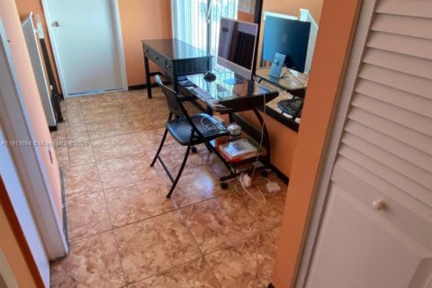 Купить таунхаус в Майами, Флорида 3 спальни, 145.39м2, № 2017009 - фото 26