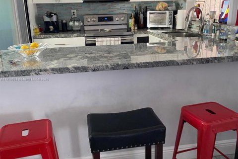 Купить таунхаус в Майами, Флорида 3 спальни, 145.39м2, № 2017009 - фото 12