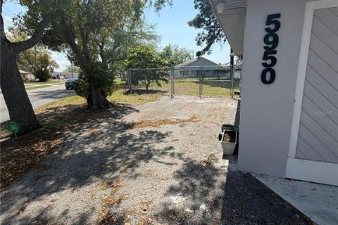 Commercial property in New Port Richey, Florida 130.62 sq.m. № 2214588 - photo 5