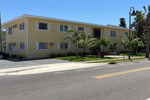 Apartamento en alquiler en Saint Pete Beach, Florida, 2 dormitorios, 69.68 m2 № 1724316 - foto 1