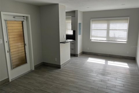 Apartamento en alquiler en Saint Pete Beach, Florida, 2 dormitorios, 69.68 m2 № 1724316 - foto 4