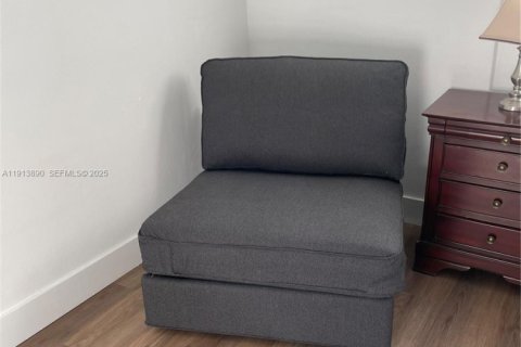 Снять в аренду кондоминиум в Лодердейл-бай-те-Си, Флорида 1 спальня, 75.44м2, № 1991265 - фото 17