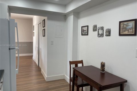 Снять в аренду кондоминиум в Лодердейл-бай-те-Си, Флорида 1 спальня, 75.44м2, № 1991265 - фото 8