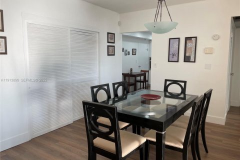 Снять в аренду кондоминиум в Лодердейл-бай-те-Си, Флорида 1 спальня, 75.44м2, № 1991265 - фото 12