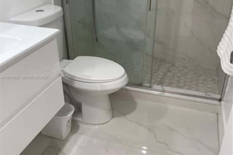 Снять в аренду кондоминиум в Лодердейл-бай-те-Си, Флорида 1 спальня, 75.44м2, № 1991265 - фото 19