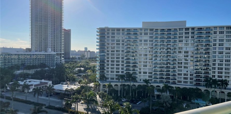 Кондоминиум с 1 спальней в Лодердейл-бай-те-Си, Флорида № 1991265