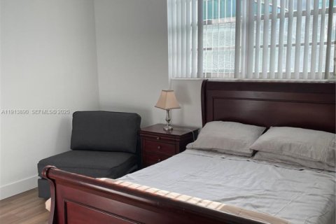 Снять в аренду кондоминиум в Лодердейл-бай-те-Си, Флорида 1 спальня, 75.44м2, № 1991265 - фото 16