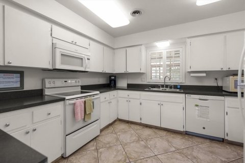 Condo in Belleair Bluffs, Florida, 2 bedrooms № 2354175 - photo 29