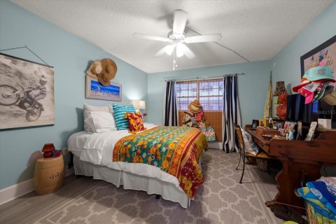 Condo in Belleair Bluffs, Florida, 2 bedrooms № 2354175 - photo 14