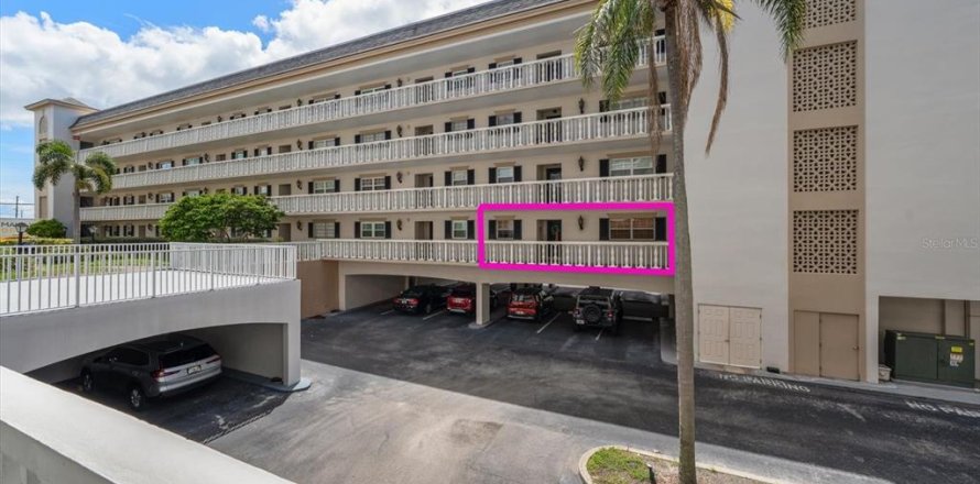 Condo in Belleair Bluffs, Florida, 2 bedrooms № 2354175