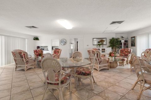 Condo in Belleair Bluffs, Florida, 2 bedrooms № 2354175 - photo 28
