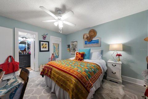 Condo in Belleair Bluffs, Florida, 2 bedrooms № 2354175 - photo 18