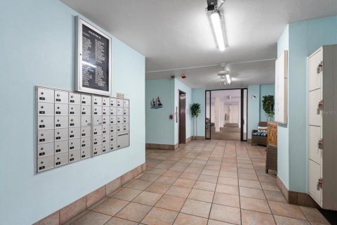 Condo in Belleair Bluffs, Florida, 2 bedrooms № 2354175 - photo 27