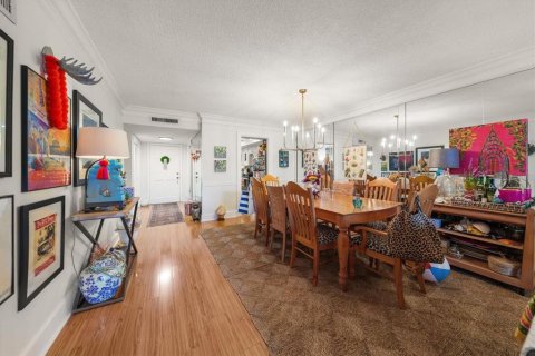 Condo in Belleair Bluffs, Florida, 2 bedrooms № 2354175 - photo 8