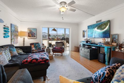 Condo in Belleair Bluffs, Florida, 2 bedrooms № 2354175 - photo 5
