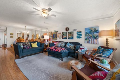 Condo in Belleair Bluffs, Florida, 2 bedrooms № 2354175 - photo 9