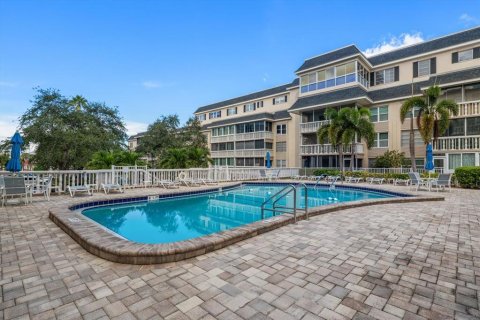Condo in Belleair Bluffs, Florida, 2 bedrooms № 2354175 - photo 25
