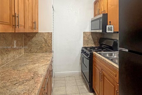 Copropriété à louer à Hialeah, Floride: 1 chambre, 55 m2 № 2023926 - photo 4