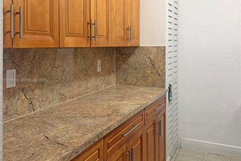 Copropriété à louer à Hialeah, Floride: 1 chambre, 55 m2 № 2023926 - photo 6