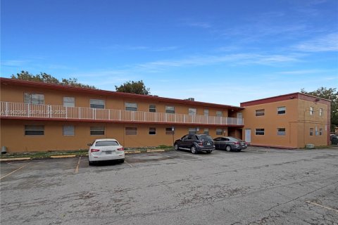 Copropriété à louer à Hialeah, Floride: 1 chambre, 55 m2 № 2023926 - photo 2