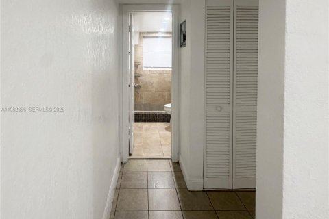Copropriété à louer à Hialeah, Floride: 1 chambre, 55 m2 № 2023926 - photo 8